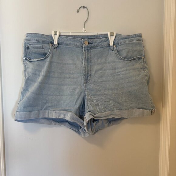 Reitmans Jeans Plus Size 36 the High Rise Light Wash Cuffed Denim Shorts - Picture 2 of 7